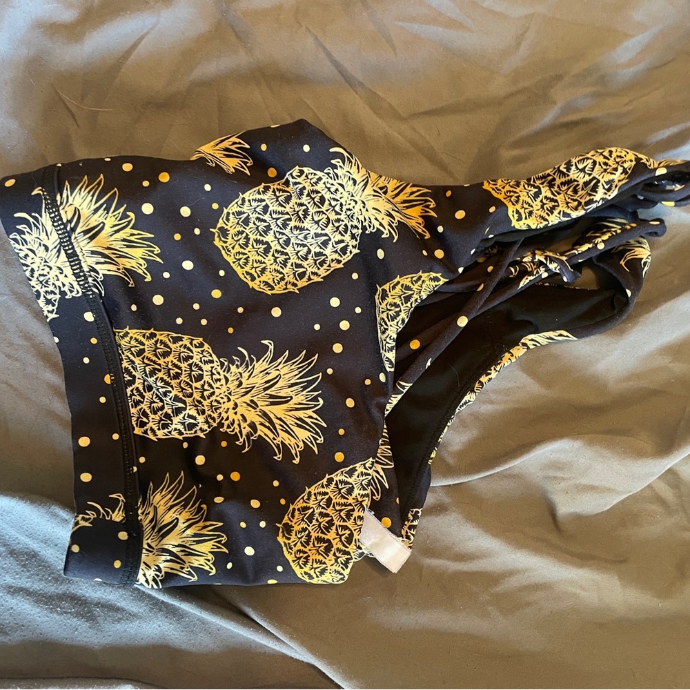 Constantly Varied Gear Fineapple Print Bra - xxl butterfly back bra